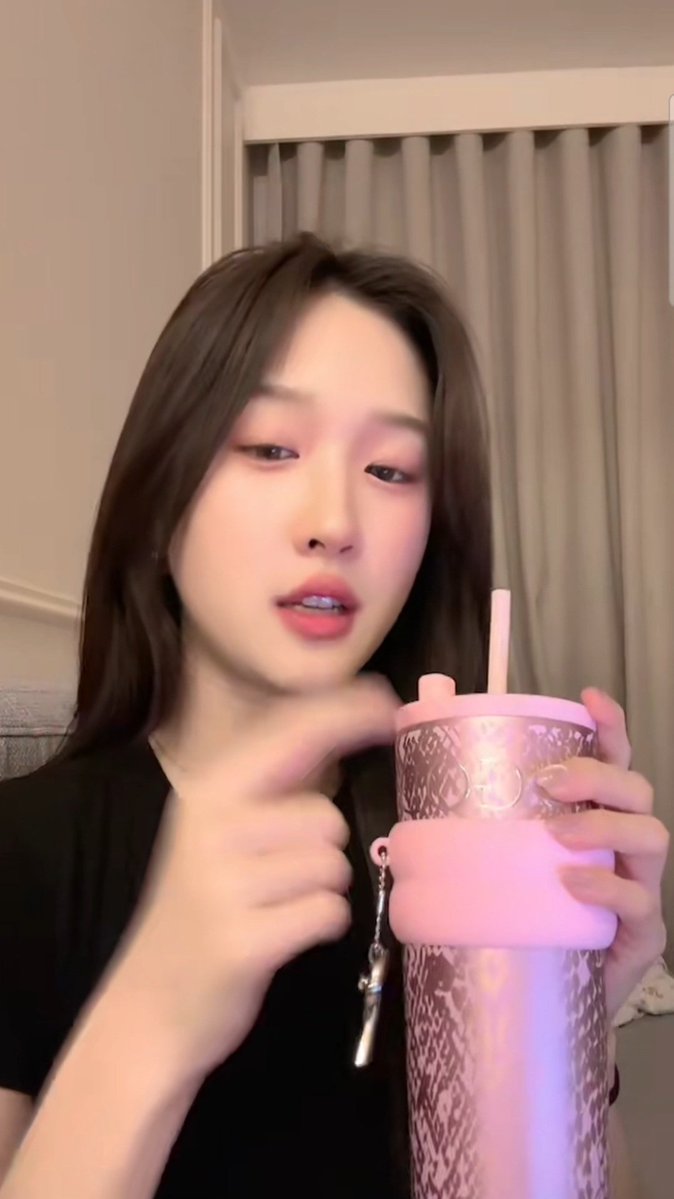 aceriie's tweet photo. miss pink 🩷 https://t.co/sIKDYcZphh