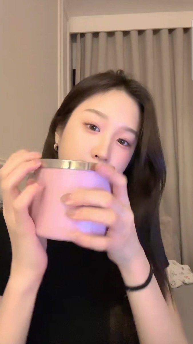 aceriie's tweet photo. miss pink 🩷 https://t.co/sIKDYcZphh