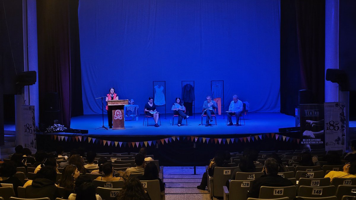 CCESV's tweet photo. #VIIIFTHS ¡Continúa el VIII Festival de Teatro Hispanosalvadoreño! Esta mañana rendimos homenaje al actor, director, maestro teatral y exiliado español Edmundo Barbero (1889-1982) en el Encuentro de Teatro Universitario junto a estudiantes de la @UESoficial https://t.co/GK15Xg3vlS