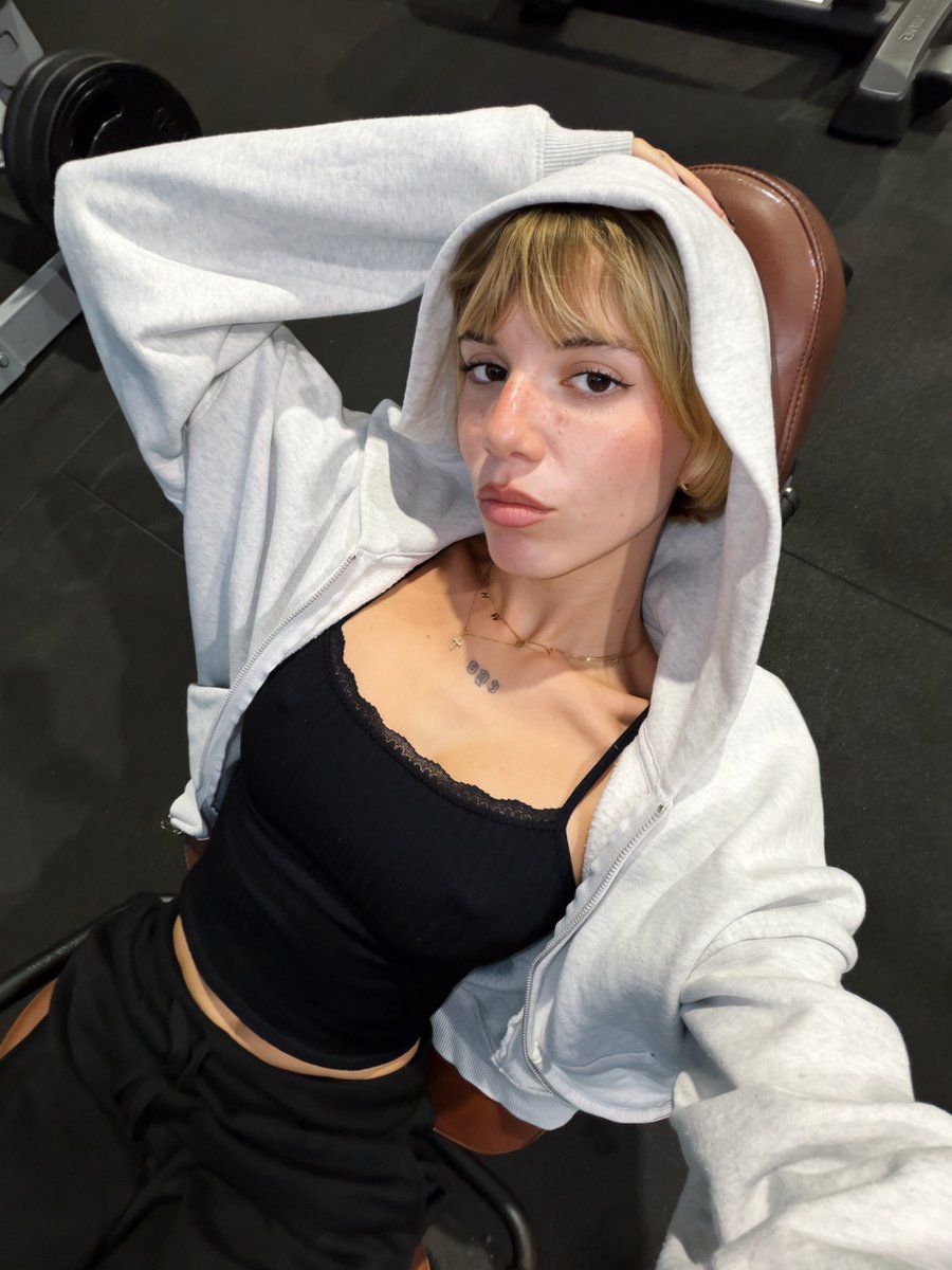 falling4frida's tweet photo. what would you rate me? https://t.co/zw1HmNr9Jx