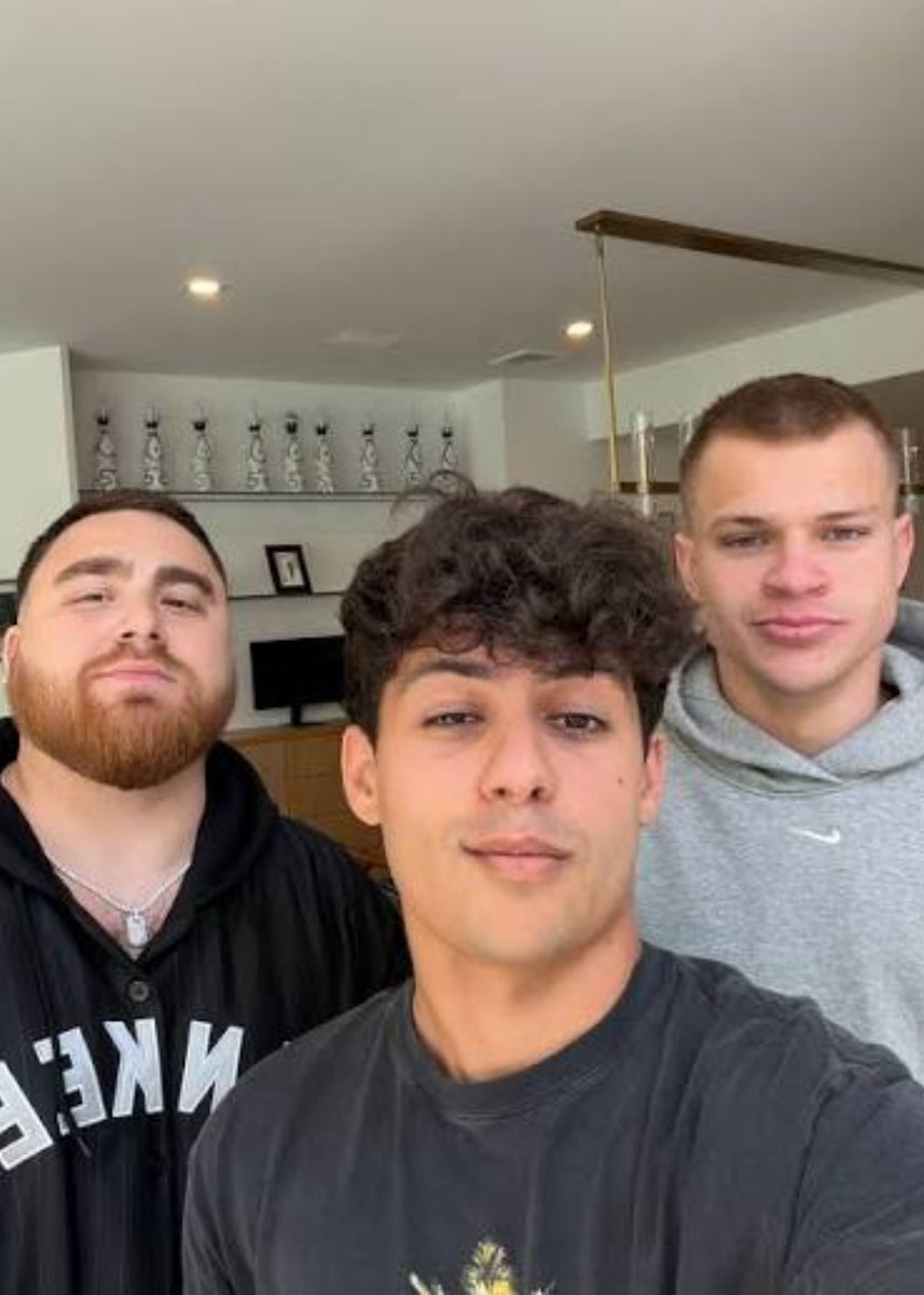 Dexerto's tweet photo. StableRonaldo, Jynxzi and Los Pollos are most likely to be eliminated by projectiles during their hardcore Minecraft marathon, according to Polymarket⁠.com traders

The streamers aren't going to sleep until they defeat the Ender Dragon https://t.co/Bled9RH2xc