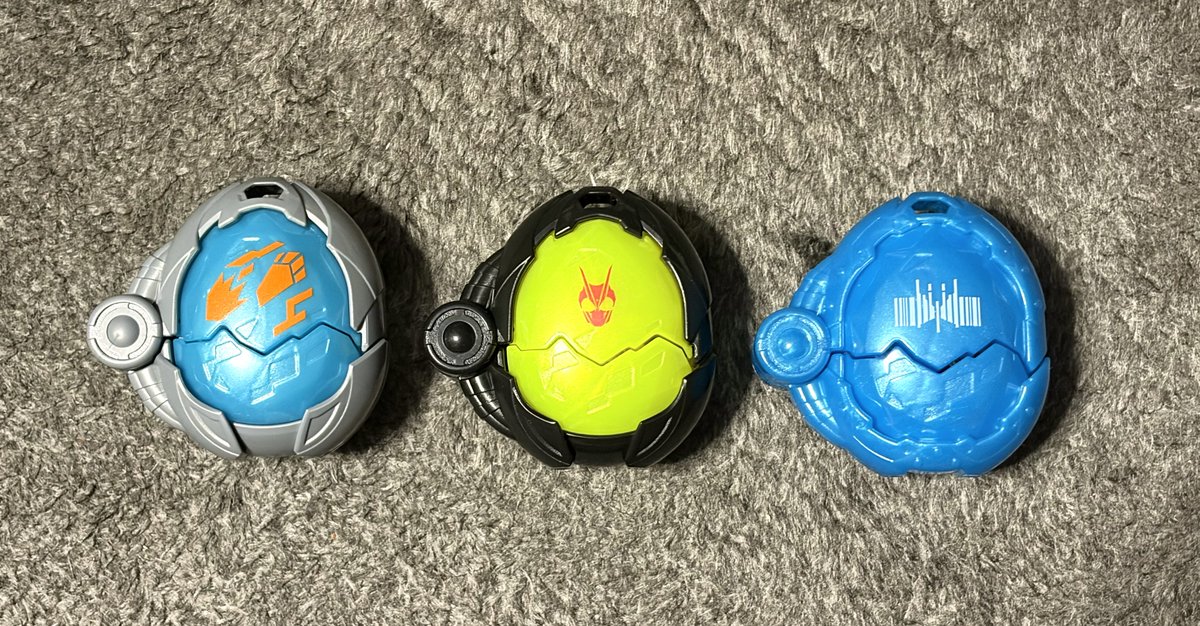 hkr226's tweet photo. 今日無事に欲しいやつ買えたSGライダーエグズ01。
初めてエグズ触ったけど、この裏表ギミックは確かに面白い。集めたくなるわな。 https://t.co/KS7sSqQ0Zb