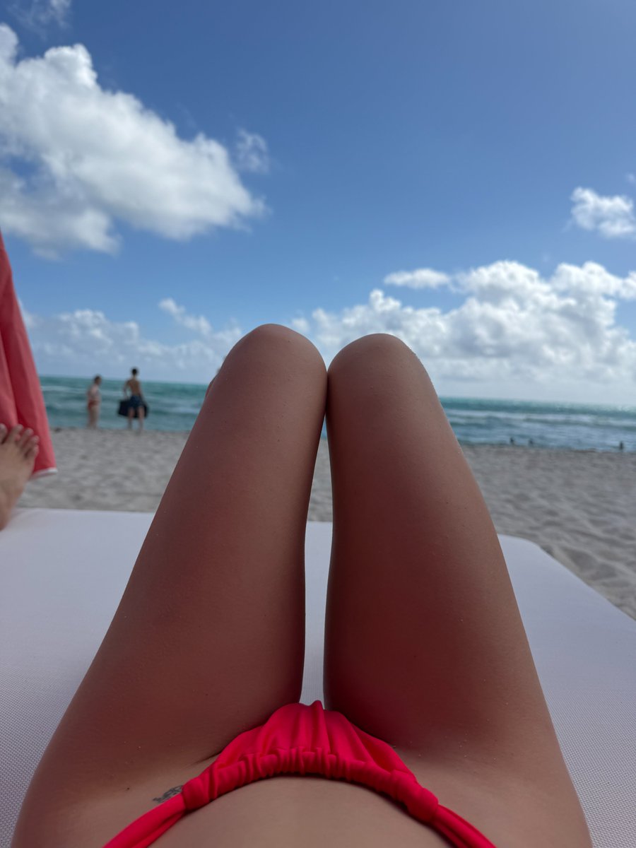 chloskits's tweet photo. How’s the view?? https://t.co/JObrDjULdK