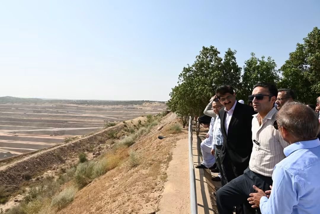 PPPAltaCanada's tweet photo. چیئرمین پاکستان پیپلز پارٹی بلاول بھٹو زرداری کا تھر کول بلاک ون کا دورہ، اس موقع پر انہوں نے پاکستان کے پہلے کوئلہ خشک کرنے والے یونٹ کا افتتاح بھی کیا۔
@BBhuttoZardari https://t.co/JC0vnVriyo