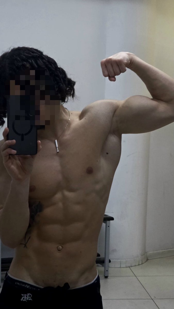 giovabu49913's tweet photo. Inginocchiati.
#bicep #cashalpha #findomfeet https://t.co/Jvky7RbPWK