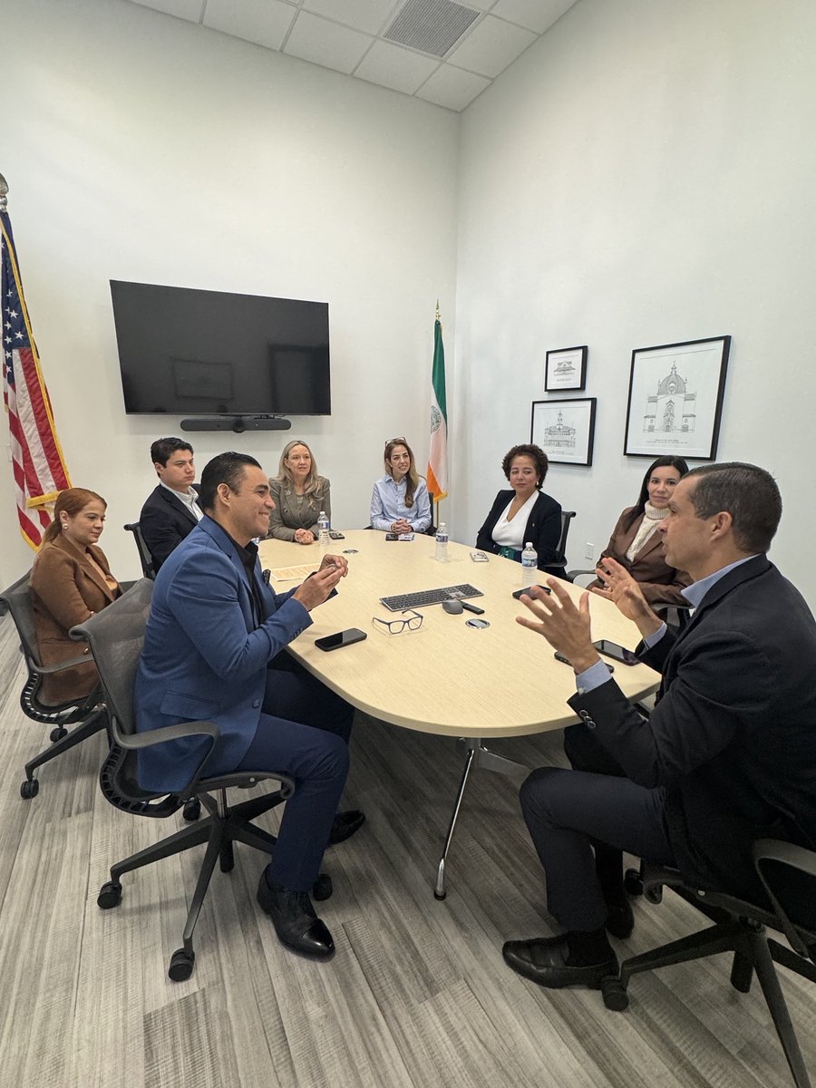 Vince_Lago's tweet photo. It was a pleasure meeting with Santa Tecla Mayor Henry Flores last week. Santa Tecla, El Salvador, is one of Coral Gables’ Sister Cities, and it is a relationship we truly value. 
 
Thank you, Mayor Flores, we look forward to your next visit! https://t.co/UsPkDKppwE
