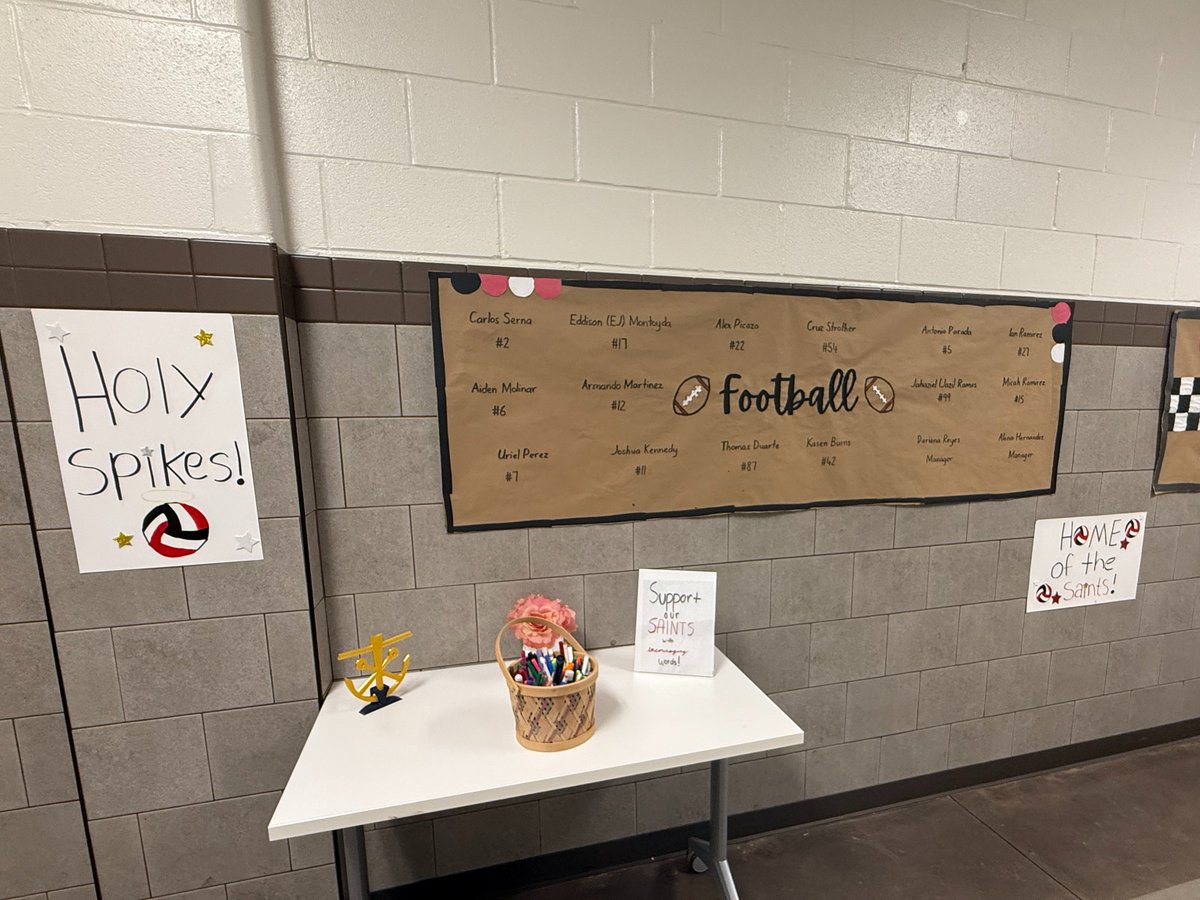 SJDCHS's tweet photo. HoCo Week is underway! 🎉🏈💙
Thank you to SPA for kicking things off on Saturday with its annual Mum Making &amp; Locker Room Decorating Party! And a shout-out to Student Govt for these great posters! Students can add inspiring words to our Cheer, Football, Volleyball &amp; XC teams!👼 https://t.co/NiH7YROnh4