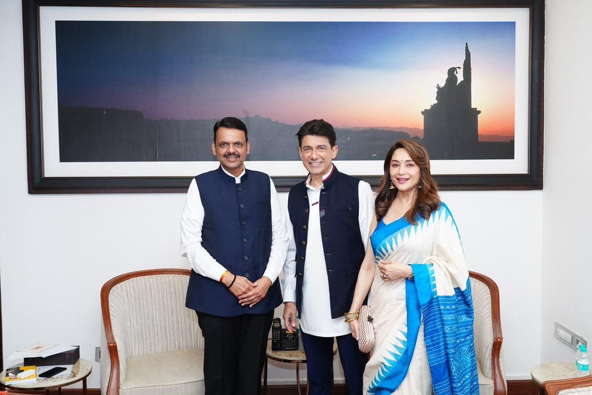 DoctorNene's tweet photo. Honoured to present my first book, 21 Days to Good Health to the Honourable Maharashtra Chief Minister, Shri Devendra Fadnavis. Enjoyed speaking about how we need to prioritise health for all and empower people to better healthcare awareness, access and alignment to improve prevention, early recognition and early treatment.
#21DaysToGoodHealth 
@Dev_Fadnavis @MadhuriDixit