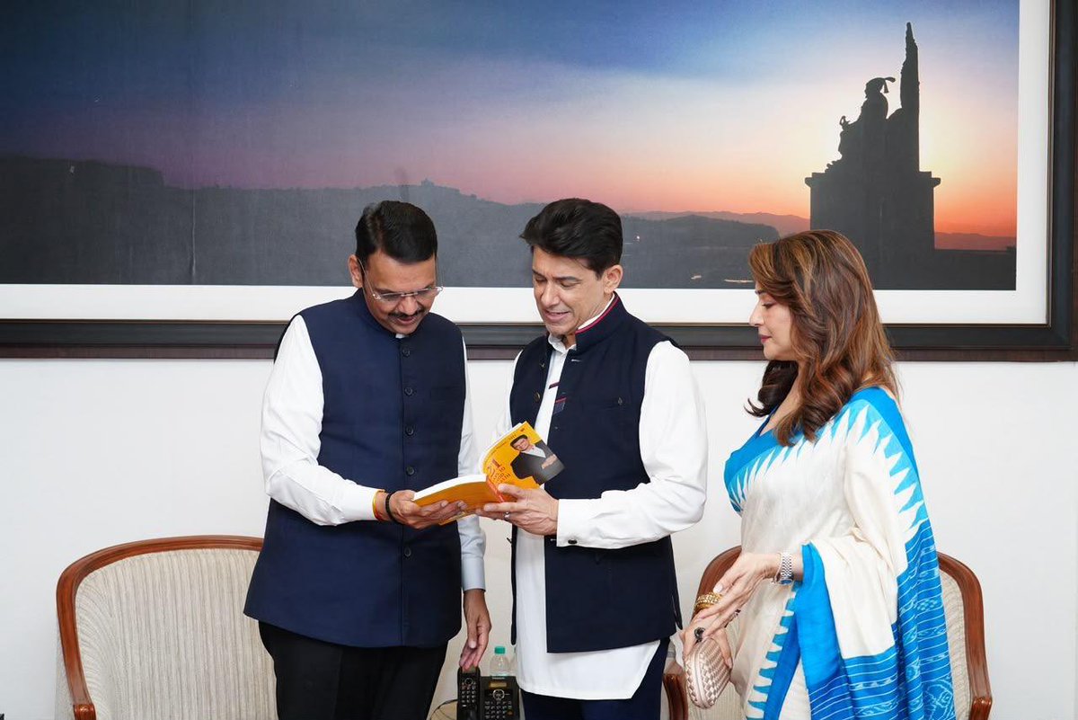 DoctorNene's tweet photo. Honoured to present my first book, 21 Days to Good Health to the Honourable Maharashtra Chief Minister, Shri Devendra Fadnavis. Enjoyed speaking about how we need to prioritise health for all and empower people to better healthcare awareness, access and alignment to improve prevention, early recognition and early treatment.
#21DaysToGoodHealth 
@Dev_Fadnavis @MadhuriDixit