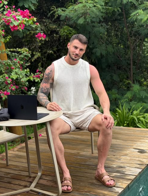 maxsizex's tweet photo. Can we be friends… the kind where I breed you whenever I’m horny? https://t.co/t1EpCHTJ8B