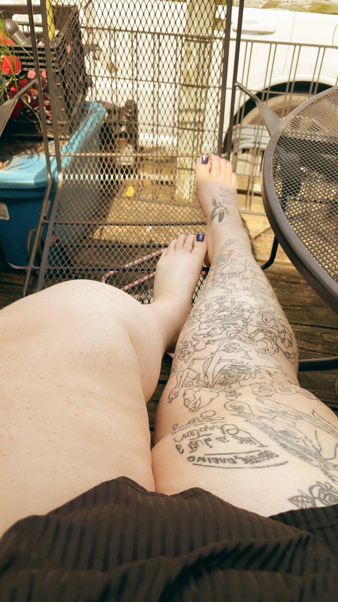 QueenR3dd069's tweet photo. Fill my cupp and I’ll fill ur desire ♥️👑🥰🥵 https://t.co/sGsPh3EVsD
