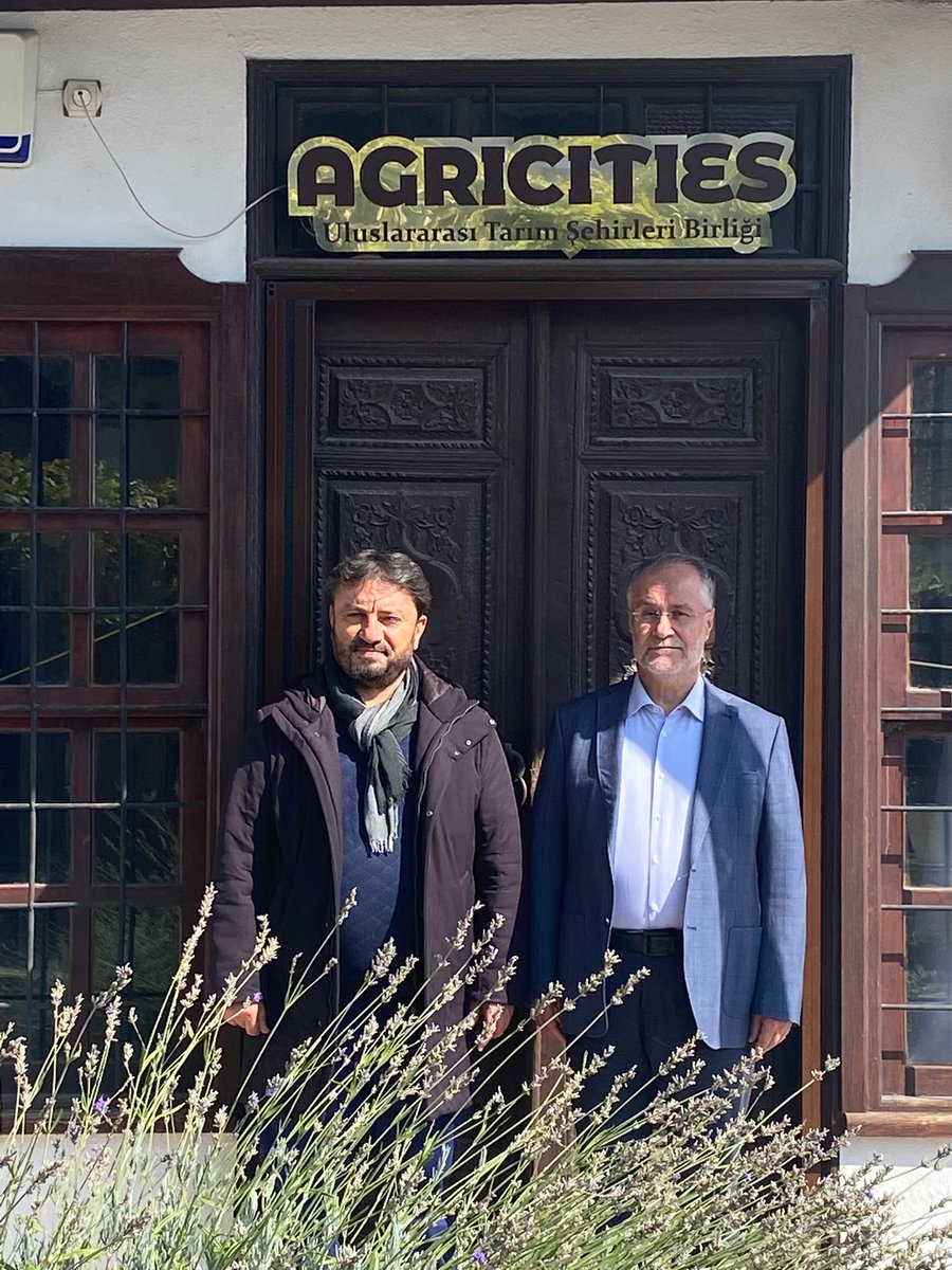 aykutguldijital's tweet photo. 📌 Uluslararası Tarım Şehirleri Birliği (AGRICITIES), Konya Büyükşehir Belediye Başkanı Uğur İbrahim Altay Başkanlığında, 25 ülkenin iş birliğiyle, yedi yılda çok yol aldı. 

Tarım diplomasisinin güçlü örneklerini sergileyen AGRICITIES'de, tarım politikaları, su yönetimi, gıda piyasaları ve sivil toplumun yapabileceklerini konuştuk, tartıştık. 

Hasan Boydak Koyunoğlu, Ömer Lütfi Ersöz ve Mahmut Ali Cengiz Körosmanoğlu'na teşekkürlerimi sunuyorum.
@Konyabuyuksehir @u_ibrahim_altay @CKorosmanoglu @2omer