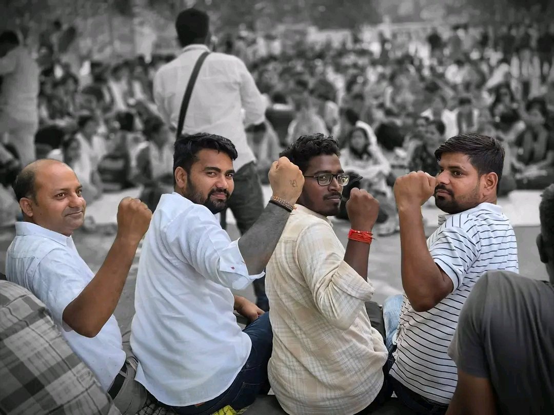 NeoAshish's tweet photo. मजबूत होता अपना संघर्ष
उत्तर प्रदेश सरकार से सामुदायिक स्वास्थ्य अधिकारियों की मांग :
१: कैडर निर्माण
२: 4800 ग्रेड पे
३: PBI को मानदेय में समाहित
#CHO #CHOEkta #CHOStrike #UPCHOCadreFormation #UPCHO
#UPNHM https://t.co/7n75WNOxLt