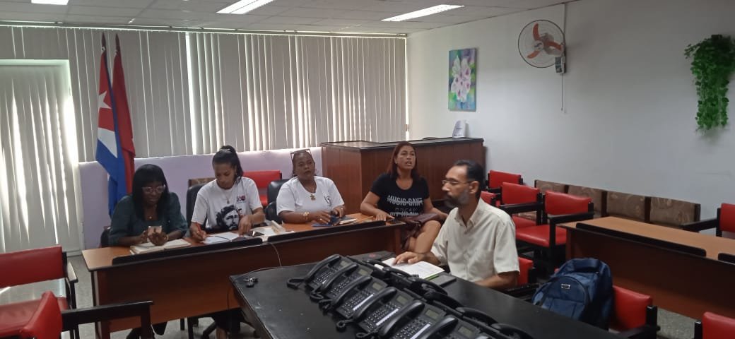 SNTSCuba's tweet photo. A través de video conferencia se realiza intercambio entre los miembros del secretariado del Sindicato Nacional de Trabajadores de la Salud y miembros del Sindicato de Trabajadores de la Salud  la educación y afines(NEHAWU),provechoso intercambio para afianzar lazos de amistad. https://t.co/GPj0zs3JJM
