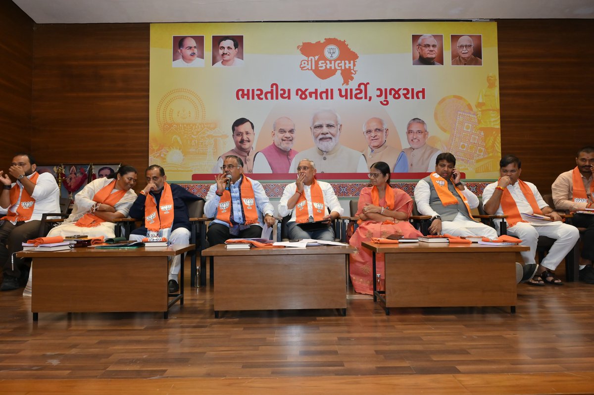 iJagdishBJP's tweet photo. આજે પ્રદેશ કાર્યાલય 'શ્રી કમલમ્' ખાતે પ્રદેશ પ્રભારી શ્રી @tarunchughbjp જીની ઉપસ્થિતિમાં યોજાયેલી પ્રદેશ બેઠકમાં સંગઠનાત્મક વિષયો પર વિસ્તૃત ચર્ચા કરી. https://t.co/EiCZkc13mo