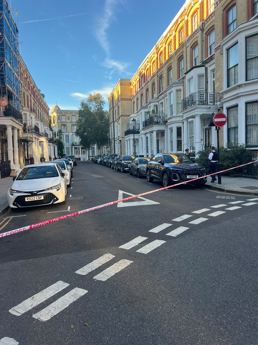 diary_june6931's tweet photo. @RBKC Is there anyone info on what’s going with this currently in Cheniston gardens and wrights lane ? https://t.co/Zz0u5HK6VZ