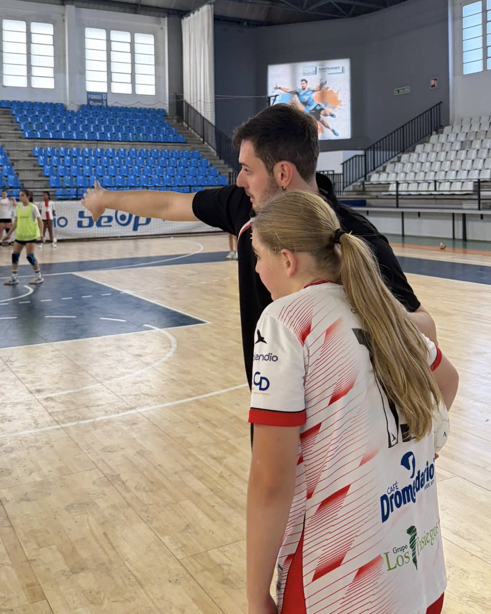 fcantabrabm's tweet photo. 💢 Ayer nuestras #SeleccionesCántabras realizaron un entrenamiento dominical más en su #CaminoAlCESA.

🔥 Esta semana les espera una intensa convocatoria con partidos amistosos que pronto desvelaremos.

🇵🇱 #TerritorioBalonmano https://t.co/eJmFmn9hxK
