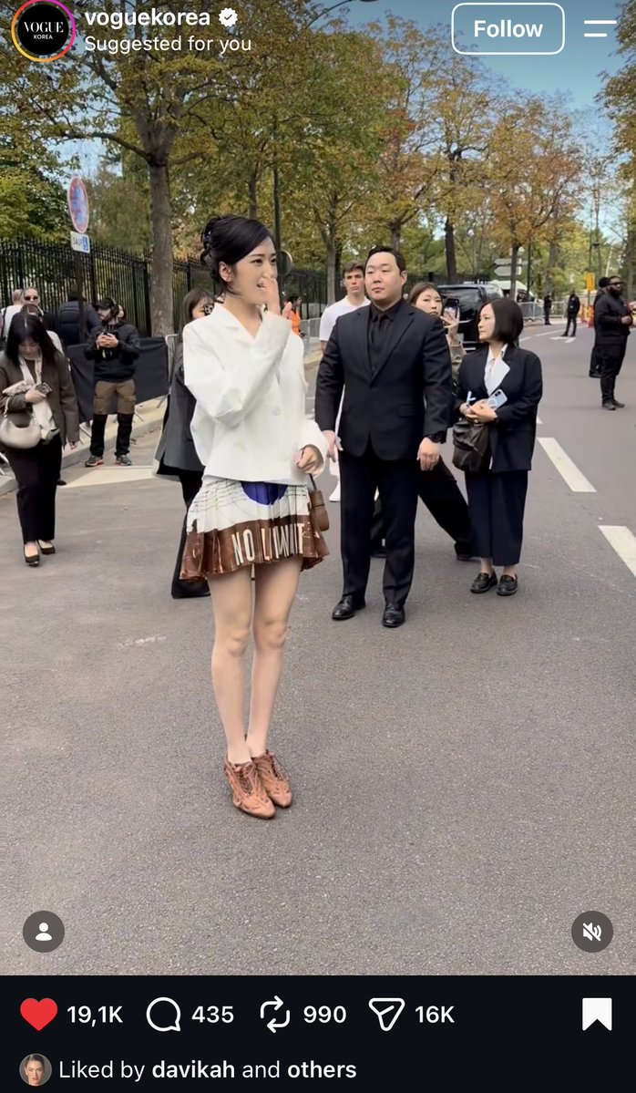 anyujinswoman's tweet photo. Thai actress/model Mai Davika liked voguekorea reel about An Yujin and posted her on the 2nd slide of her pfw post 😭😭😭 She must like Yujin so much

YUJIN AT LACOSTE PFW #YUJINxLacosteSS27 #ANYUJIN #안유진 #LacosteSS27 @Lacoste https://t.co/3z1jA0uR59