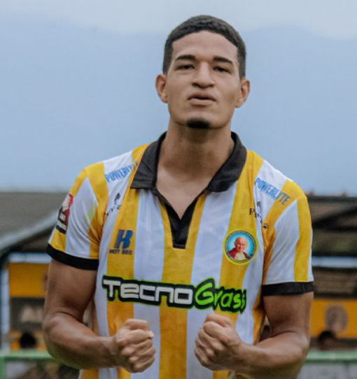 Ricky_Figueroa6's tweet photo. Futbolistas hasta 20 años que han sumado minutos en Liga 1 2026. De este universo solo dos han sido convocados a la selección peruana: Maxloren Castro y Matías Zegarra.

SPORTING CRISTAL (1866)
1614 - Maxloren Castro (18)
86 - Joao Cuenca (19)
72 - Mateo Rodríguez (20)
37 - Gerson Castillo (18)
23 - Jair Moretti (19)
18 - Yamir del Valle (20)
16 - Josemaría Mellán (19)

FBC MELGAR (1703)
1556 - Matías Zegarra (19)
146 - Giancarlo García (20)
1 - Ryu Yabiku (19)

COMERCIANTES U. (538)
457 - Thiago Salinas (20)
81 - Carlos Saavedra (18)

JUAN PABLO II (177)
135 - Mateo Rodríguez (20)
42 - Jorge Barreto (18)

ADT (131)
85 - Nicolás Rengifo (19)
46 - Emerson García (18)

DEP. GARCILASO (99)
66- César Flores (18)
33 - Joao Mendoza (19)

ALIANZA LIMA (92)
86 - Piero Cari (19)
6 - Geray Motta (17)

ATLÉTICO GRAU (6)
6 - Henri Espinoza (19)

DEP. MOQUEGUA (1)
1 - Mahtias Panizo (19)

EQUIPOS NO SUMARON MINUTOS: Alianza Atlético, Cienciano, Cusco FC, FC Cajamarca, Los Chankas, Sport Boys, Sport Huancayo, UTC y Universitario de Deportes.

El 50% de los equipos de Primera División NO han sumado minutos con futbolistas de 20 años o menos.