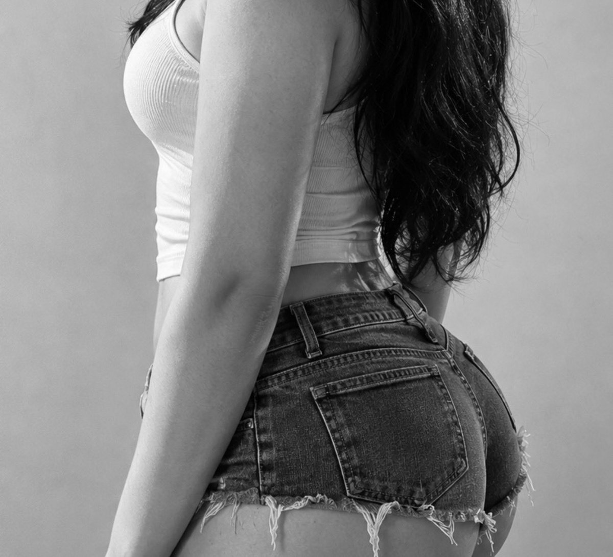 r4r1111's tweet photo. party in the front business in the back ;)
#nsfwtwt #nsfw #horny https://t.co/IqEpeirKTm