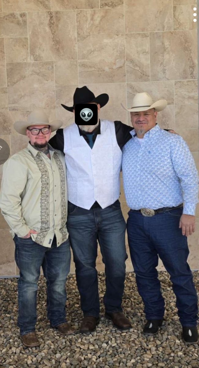 grizzlymutt's tweet photo. Me and my papa at the wedding yesterday :3 https://t.co/tImgtO7Nod