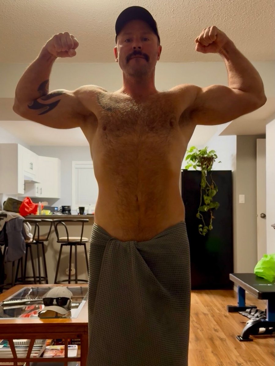 Muscbear81's tweet photo. Happy Monday 💪 Let’s get it!! https://t.co/BtHrHnBKSc