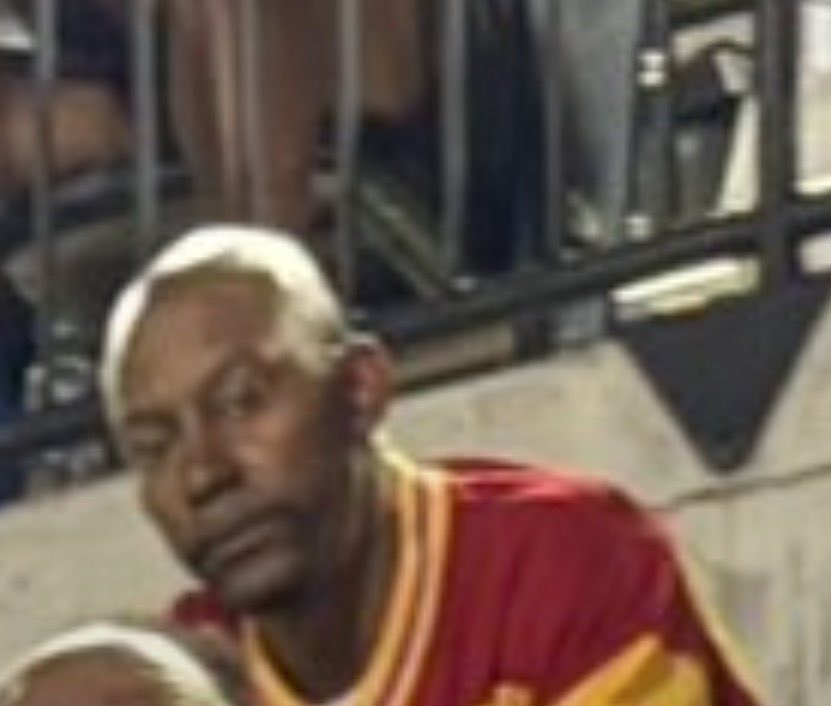 PrettyFeetGetPD's tweet photo. @twanfaiyaz This must be one of their pops  because he looks disappointed. https://t.co/mvWxiG4Blm