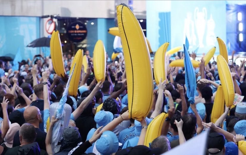 thecityshack's tweet photo. Travelling Manchester City fans are rediscovering their fighting spirit after the commission’s decision on the charges with large quantities of inflatable bananas ordered ahead of the trip to Liverpool 🍌 

The aim is to celebrate the club’s history and support the team at Anfield 🩵

@ManCityMEN 🗣️