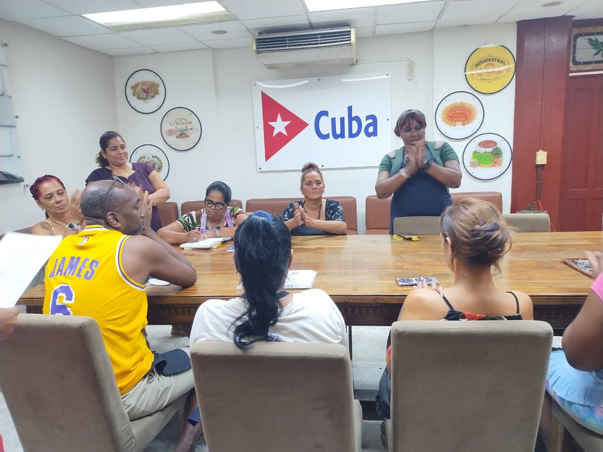 LaAnirhabana's tweet photo. Jornada de reconocimiento en saludo a la jornada del innovador en la Empresa La Corona del Municipio #Cerro.
#InnovarEsCrecer
#100X50
🇨🇺⚙️ https://t.co/9Y1q6En1yC