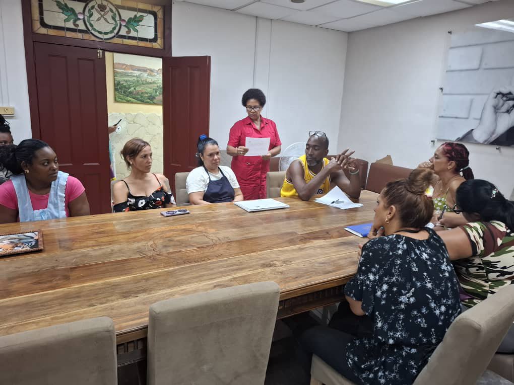 LaAnirhabana's tweet photo. Jornada de reconocimiento en saludo a la jornada del innovador en la Empresa La Corona del Municipio #Cerro.
#InnovarEsCrecer
#100X50
🇨🇺⚙️ https://t.co/9Y1q6En1yC