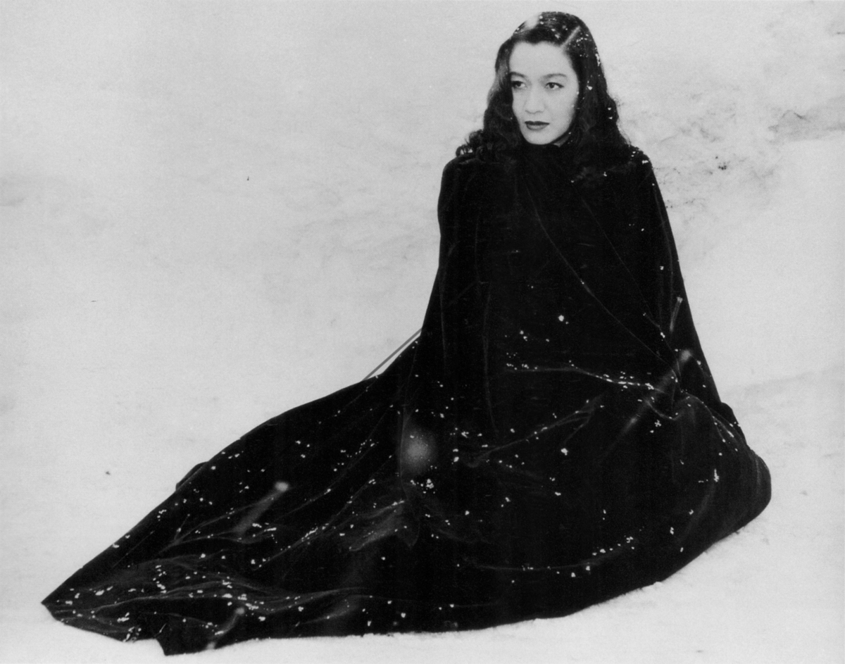 tsukironin's tweet photo. Setsuko Hara in Akira Kurosawa's The Idiot (白痴, 1951) https://t.co/i6ODPRaS2Y