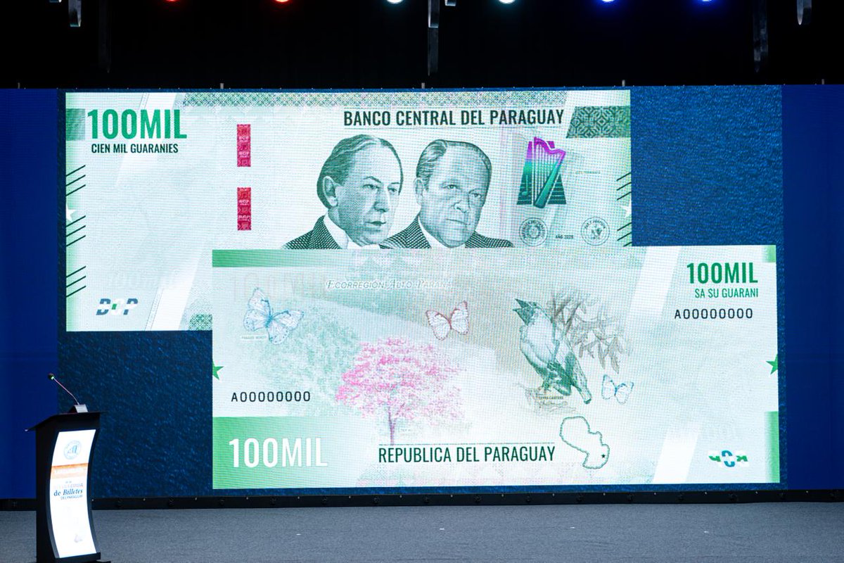 SantiPenap's tweet photo. ¡Una nueva era para el Guaraní! 🇵🇾

Desde el Banco Central del Paraguay, presentamos la nueva familia de billetes del Guaraní, un homenaje a nuestra historia, nuestra rica cultura y la extraordinaria biodiversidad de nuestra tierra.

Nuestra moneda es un símbolo de resiliencia y de confianza en nosotros mismos. Un billete es una expresión de confianza, un acuerdo fundamental de que ese billete es auténtico, conserva su valor y está aceptado por todos.   

Nuestro gran desafío de hoy es transformar esta histórica estabilidad en un desarrollo que se sienta en los bolsillos, impulsando el bienestar de cada familia, emprendedor, joven y trabajador. Sigamos creyendo en nuestro potencial para construir el futuro que nuestro país merece.