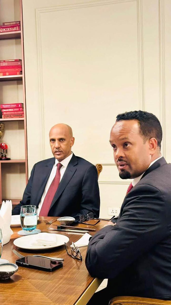 OgadenSoldier's tweet photo. Tonight in Addis Ababa, the leadership of the Somali Regional State hosted a dinner for Ahmed Shide, the newly elected Speaker of Ethiopia’s House of Peoples’ Representatives and the first ethnic Somali to hold the position. https://t.co/xpr0CJygqM