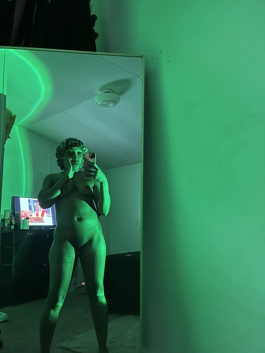 foreignshiii's tweet photo. Wyd baby 👀💚 https://t.co/v65zHIe1aM