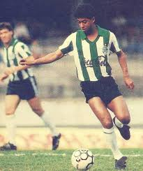 carlosmion's tweet photo. Carlos Alberto Dias, 59 anos, faleceu (infarto agudo) neste dia 5. Um meia habilidoso q fez história no Coxa, formou o quarteto mágico de craques com Tostão, Serginho e Osvaldo, campeão em 1989! 
Também fez história no fut. carioca, defendeu os 4 Grandes. Passou pelo Paraná Clube em 1994, 1996 e 1999. Atuou em 2 amistosos pela seleção brasileira.
