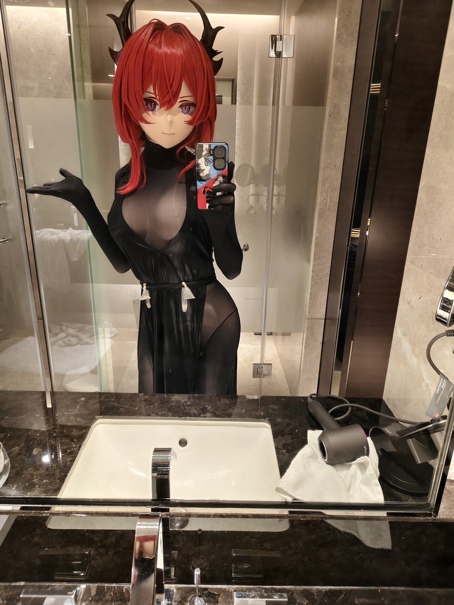 Instant233's tweet photo. 莱万汀...很不高兴为您服务 https://t.co/4YIwaAuOa3