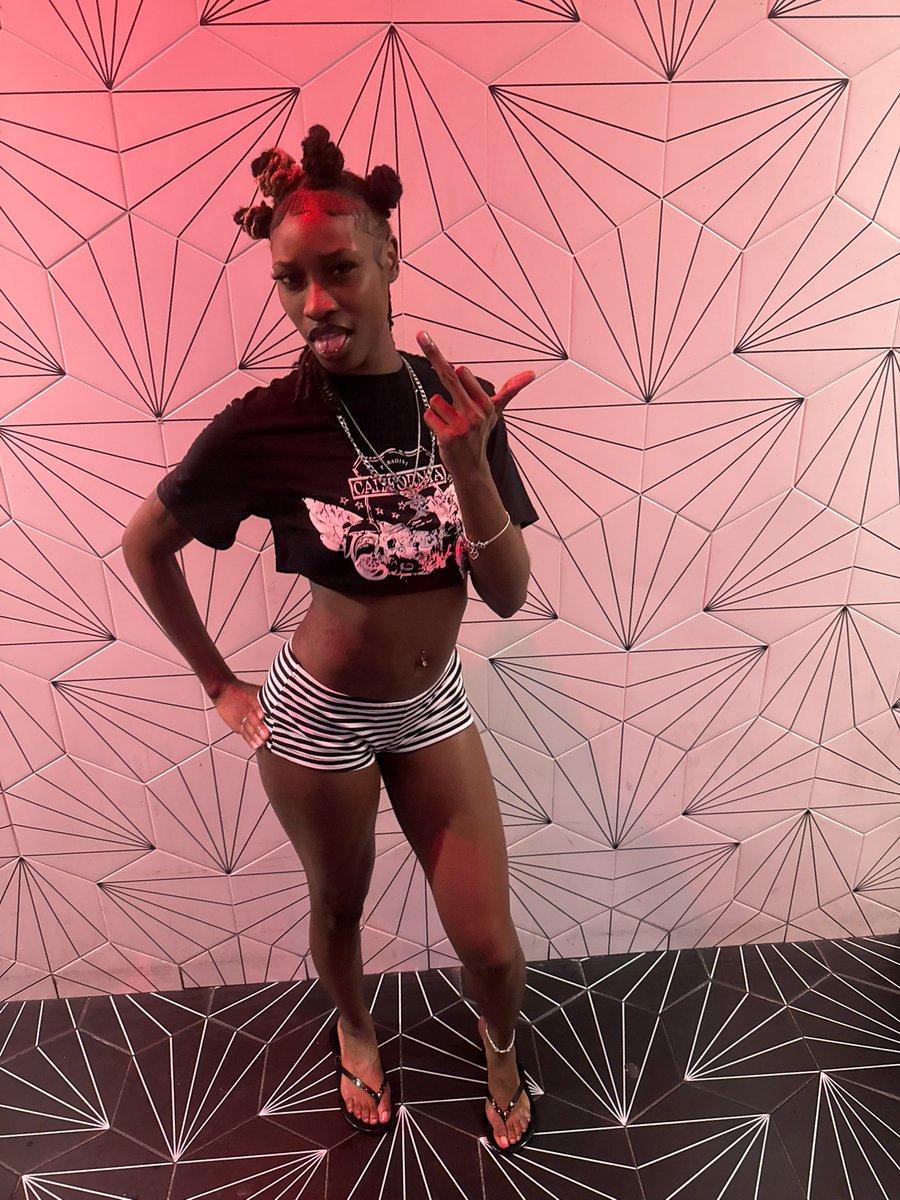 Keepiitklassyy's tweet photo. “You dont get tired of the club” i sholl dont. https://t.co/PzhhL098qi