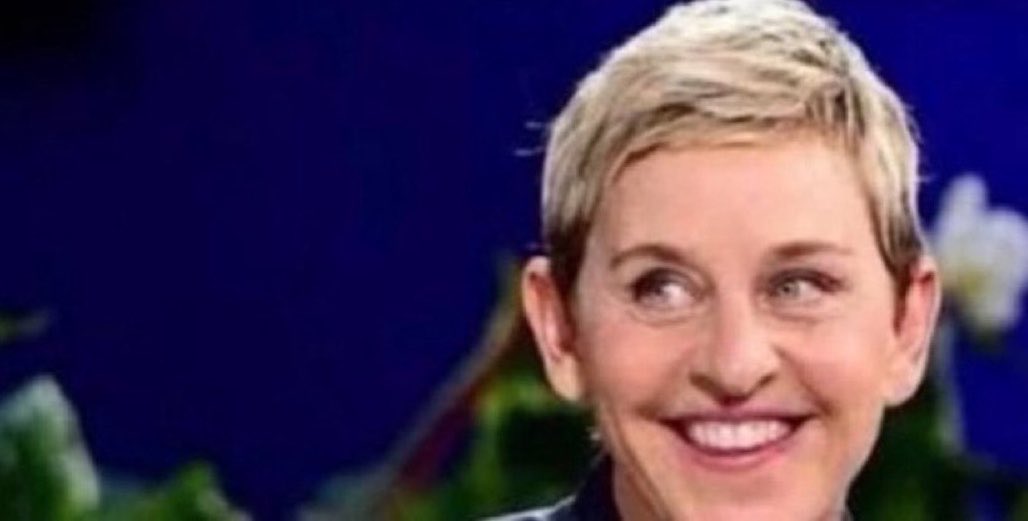 vgukism's tweet photo. me on ellen:
ellen : so i heard you like taekook 
me: yea
*sounds of kmgoogiemimi cokeranting coming from behind the curtains* 
me: omg ellen u didnt https://t.co/PAqRP3dlD5
