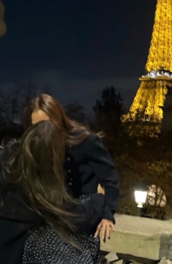 ddlunar01z's tweet photo. janjingjing &amp; namtanfilm in paris i love u https://t.co/ykUhaxSvsW