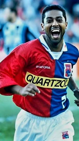 carlosmion's tweet photo. Carlos Alberto Dias, 59 anos, faleceu (infarto agudo) neste dia 5. Um meia habilidoso q fez história no Coxa, formou o quarteto mágico de craques com Tostão, Serginho e Osvaldo, campeão em 1989! 
Também fez história no fut. carioca, defendeu os 4 Grandes. Passou pelo Paraná Clube em 1994, 1996 e 1999. Atuou em 2 amistosos pela seleção brasileira.