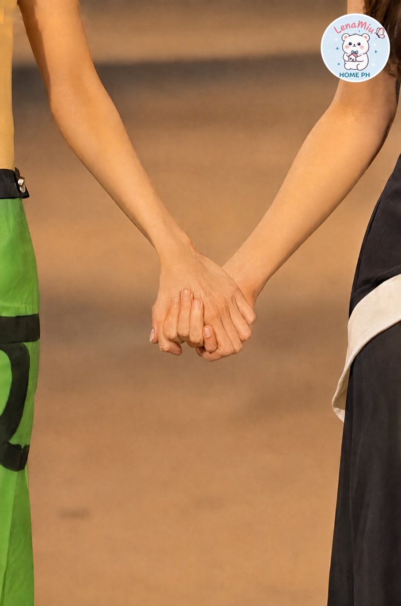 LenaMiuHomePH's tweet photo. The girls really couldn’t walk without holding each other’s hand. 😭🤍

Lalina Lena and Miu Natsha at the CHANEL runway show during Paris Fashion Week. ✨🖤

#CHANELSS27xLenaMiu #LalinaLena #MiuNatsha #Lenamiu #CHANEL #PFW https://t.co/ocjIP1hzuK