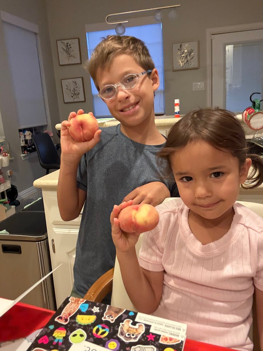 TynerTyners's tweet photo. I'm so proud of these students for eating their healthy snacks during the Kids Teaching Kids 21 Day Challenge! Keep up the great work! @BluebonnetES #ktk21day https://t.co/wzLuLz6EWZ