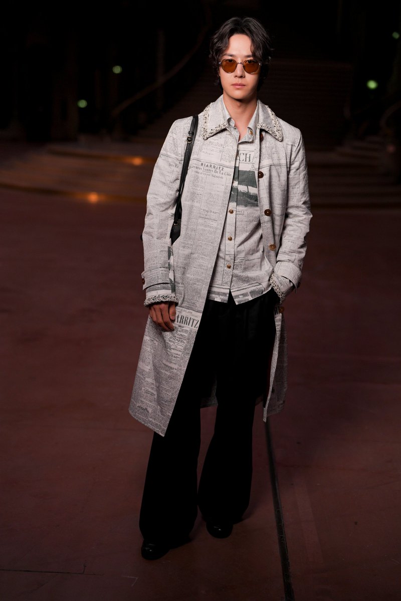 lessencestudios's tweet photo. Chanel brand ambassador Wang Yibo attends the Chanel Spring/Summer 2027 show at Paris Fashion Week.

#CHANELSpringSummer #WangYibo https://t.co/cw2fqIGmq5