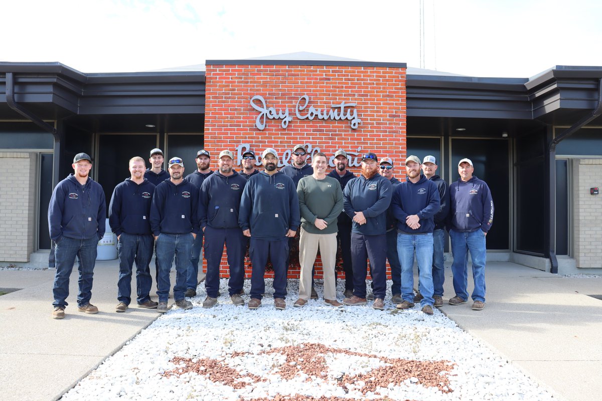 RemcJay's tweet photo. Experience matters:

⚡Billing coordinator - serving our members since 1998.
⚡Engineering Manager - since 2005.
⚡Longest-serving lineman - serving for 33 years.
⚡8 linemen combined - 131 years of experience!

When you need us, you have years of experience on your side! https://t.co/TKOzWMv9xw