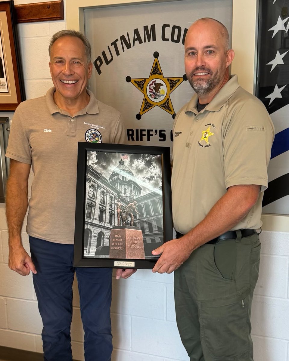 SenatorBalkema's tweet photo. Great to catch up with Putnam County Sheriff Josh Boedigheimer and recognize the important work of the Putnam County Sheriff's Office-IL.
I was proud to present an Illinois Senate Police Memorial plaque in appreciation of Sheriff Boedigheimer and the men and women who serve! https://t.co/cmTiJc30qy