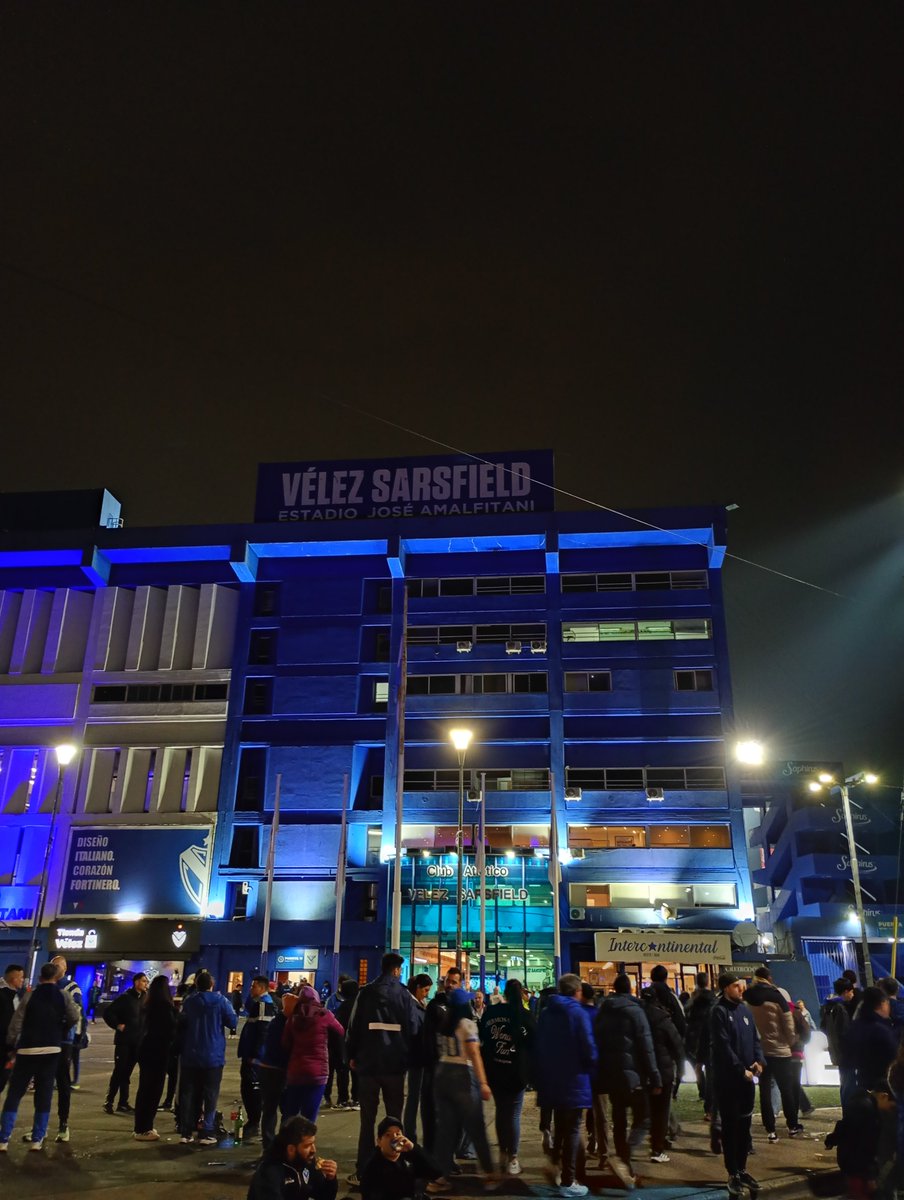 EzeSafen89's tweet photo. Cuantos partidos los LUNES? 
Cuantos partidos los LUNES 19hs?
Cómo se cagan en el laburante...

Y VÉLEZ va....💙
@Velez 
@velezafondo 
@Velezonline 
@VELEZYSUMUNDO https://t.co/sL42fxw8HY
