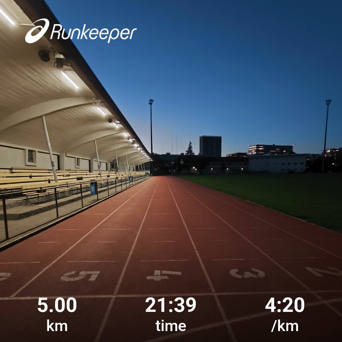zureich37's tweet photo. rare Monday run 🏃➡️.
missed my Sunday run so got out today.
run to the track - run 5K - run home.
sweet 😀
#running #runchat #marathontraining #KeepRunning #RunningAfterWork https://t.co/uJun6slAST