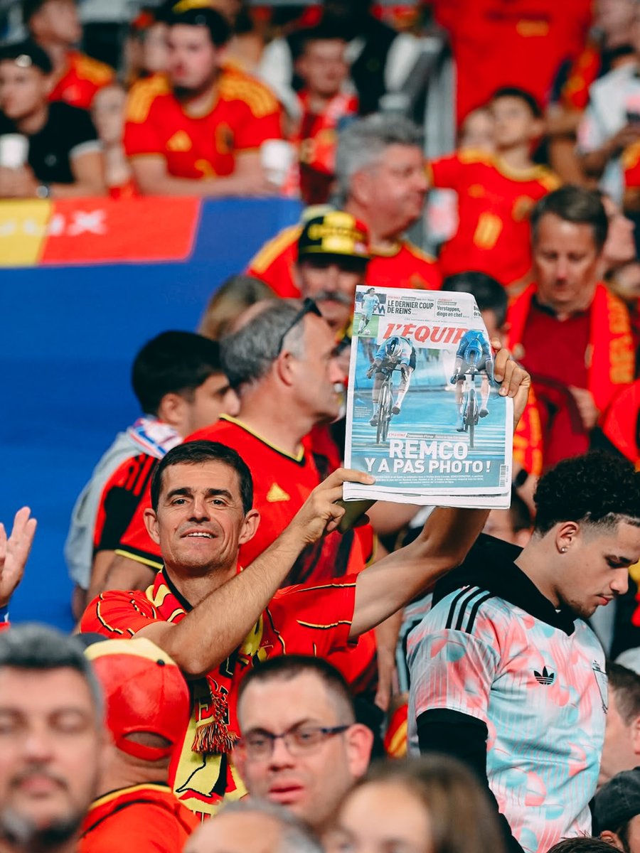 BelRedDevils's tweet photo. Red Devils 🤝 Remco Evenepoel. 😉 https://t.co/R4XCUslhs8