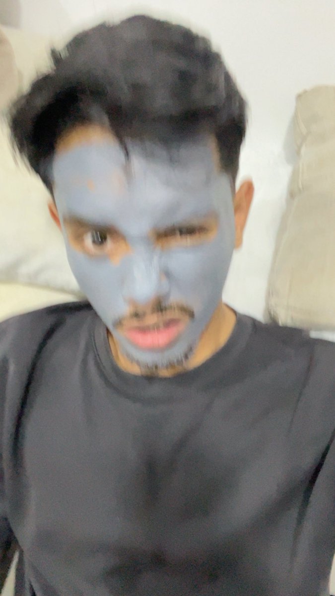 razynnnnnn's tweet photo. Jangan lupa skincare guys https://t.co/p6qnLGcyfG