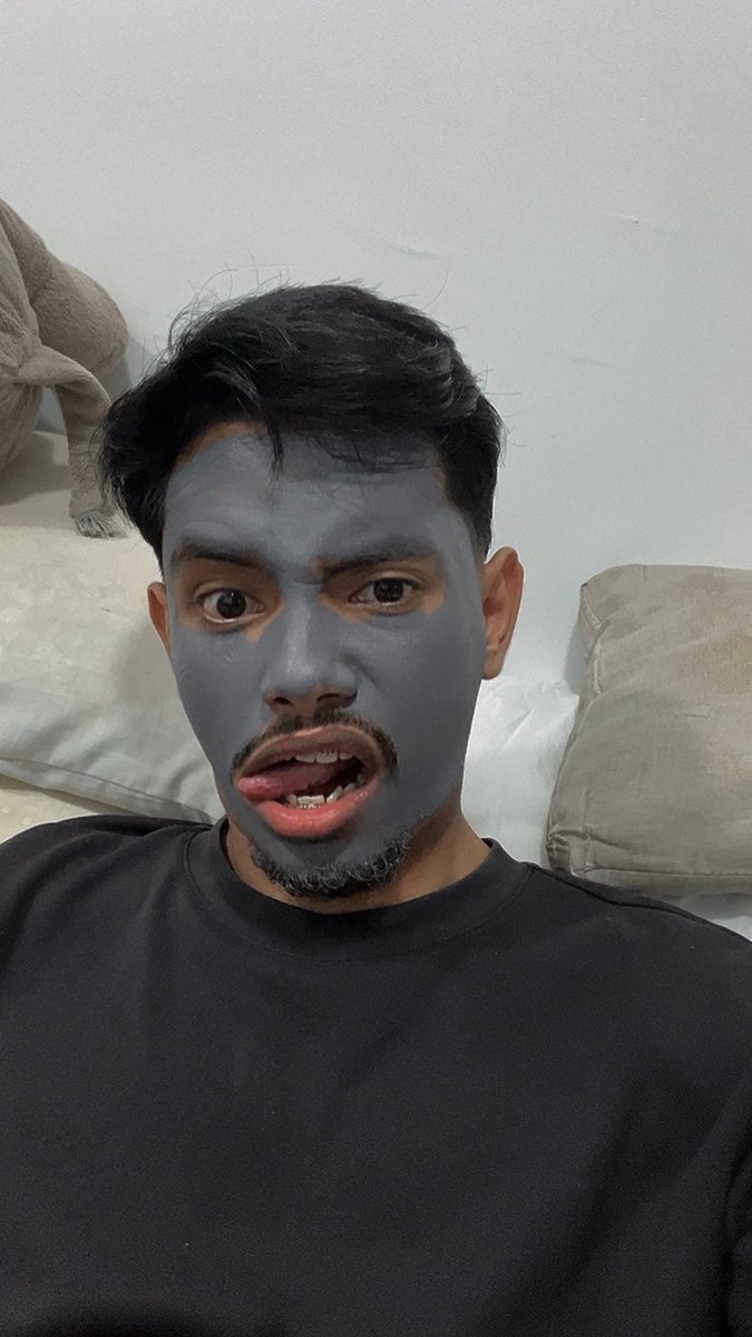 razynnnnnn's tweet photo. Jangan lupa skincare guys https://t.co/p6qnLGcyfG